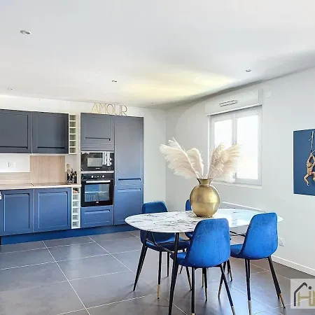 Apartament Marine Serenity - A 50m De La *